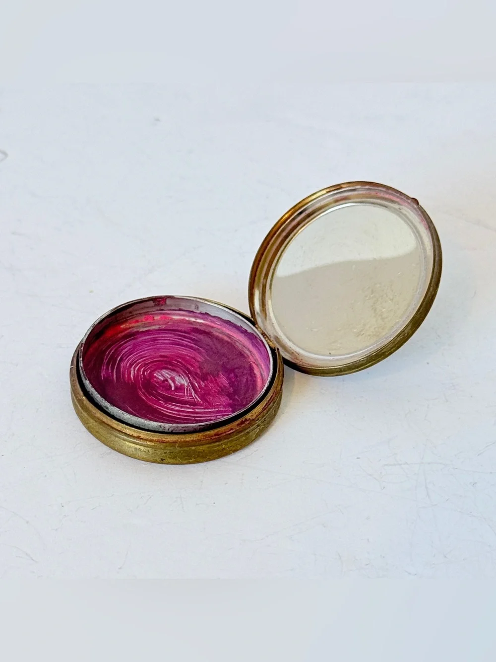 Vintage 1920s Art Deco Kissproof Mirrored Rouge Compact – Brass Makeup Tin